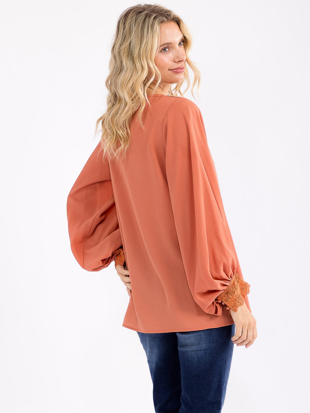 WOMEN'S LONG SLEEVE V-NECK CROCHET DETAILED LOOSE FIT BLOUSE