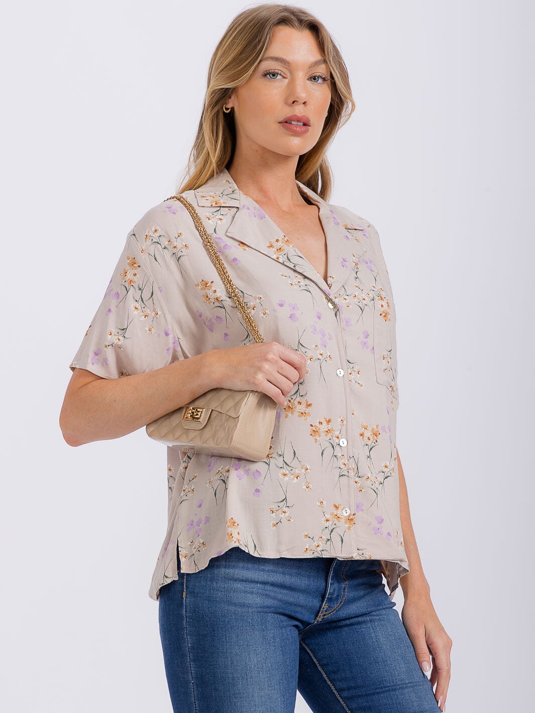 WOMEN'S SHORT SLEEVE FRONT POCKET BUTTON UP FLORAL BLOUSE