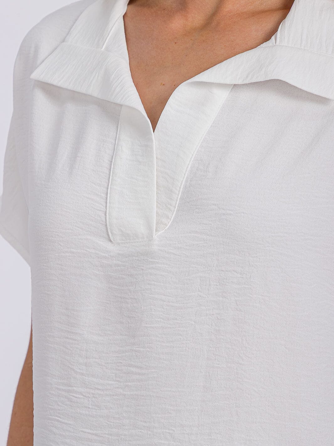 WOMEN'S SHORT SLEEVE V-NECK COLLAR BLOUSE