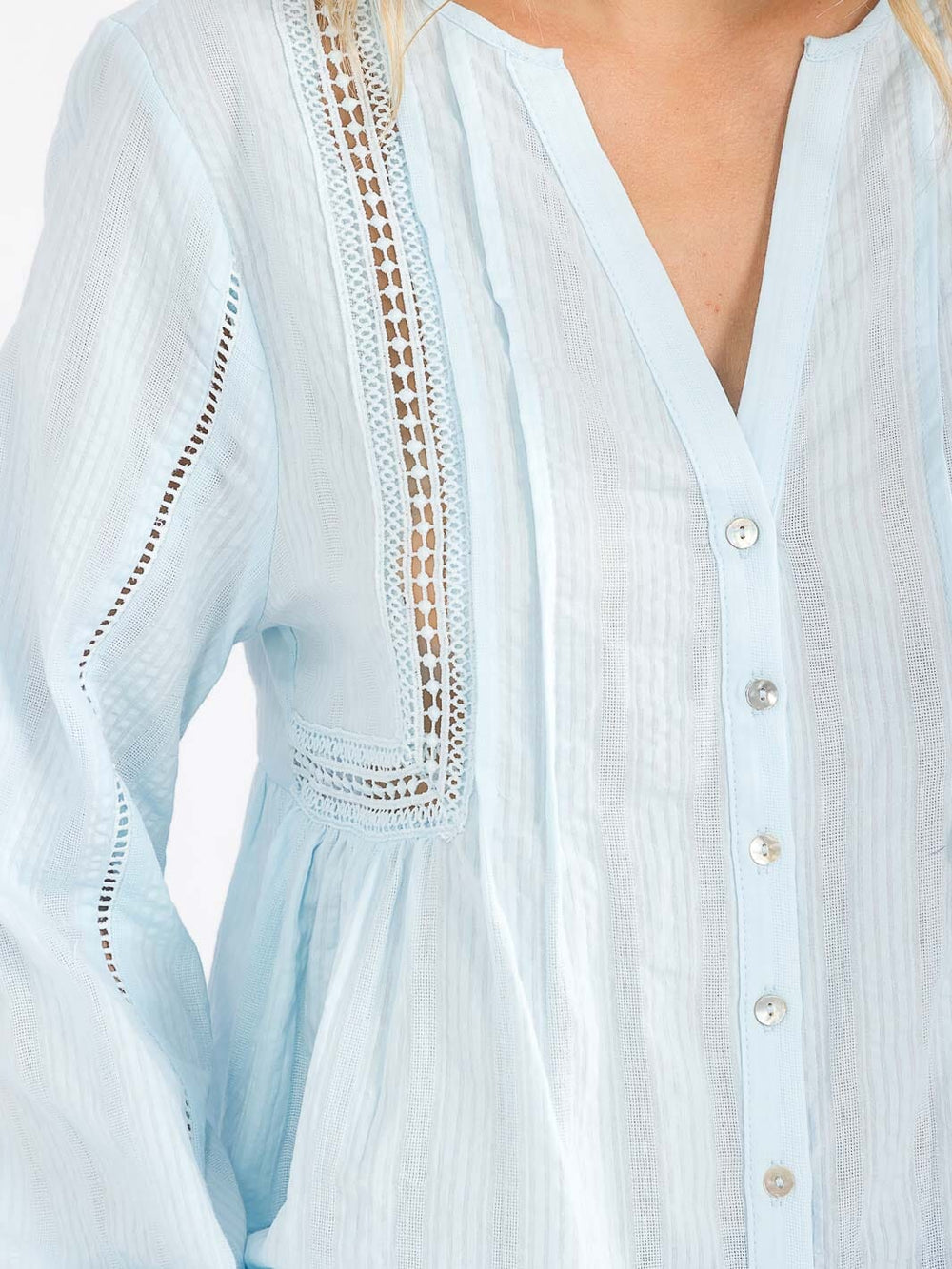 WOMEN'S LONG SLEEVE V-NECK BUTTON UP BLOUSE