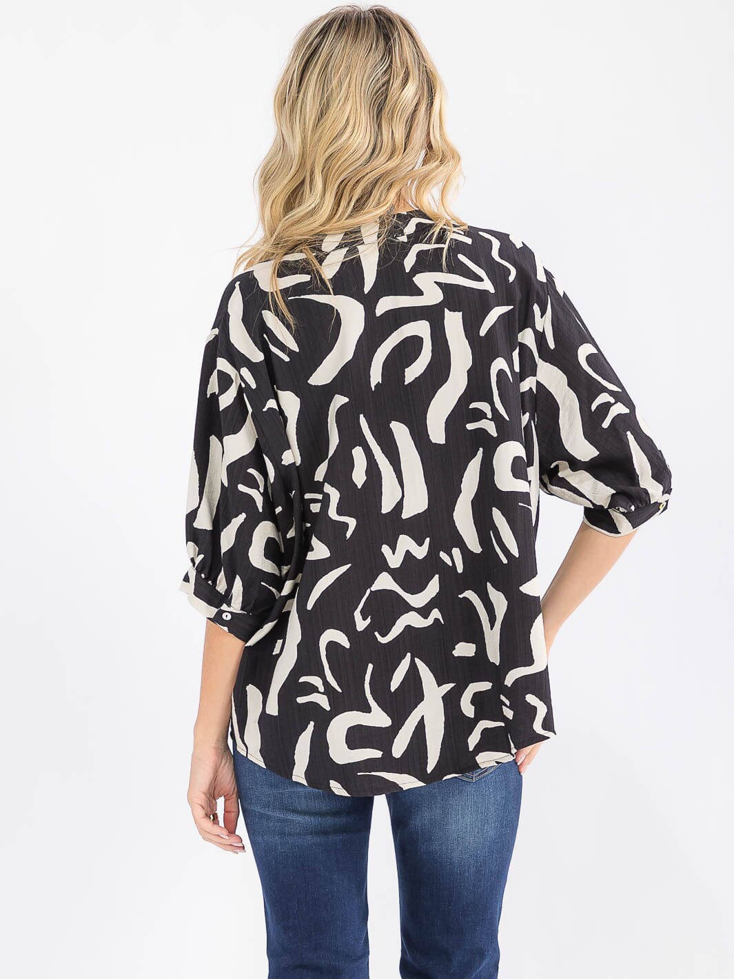WOMEN'S SHORT SLEEVE HIGH-LOW LOOSE FIT BUTTON UP PRINTED BLOUSE
