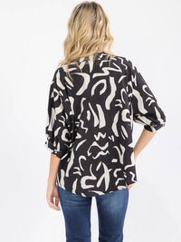 WOMEN'S SHORT SLEEVE HIGH-LOW LOOSE FIT BUTTON UP PRINTED BLOUSE