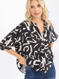 WOMEN'S SHORT SLEEVE HIGH-LOW LOOSE FIT BUTTON UP PRINTED BLOUSE