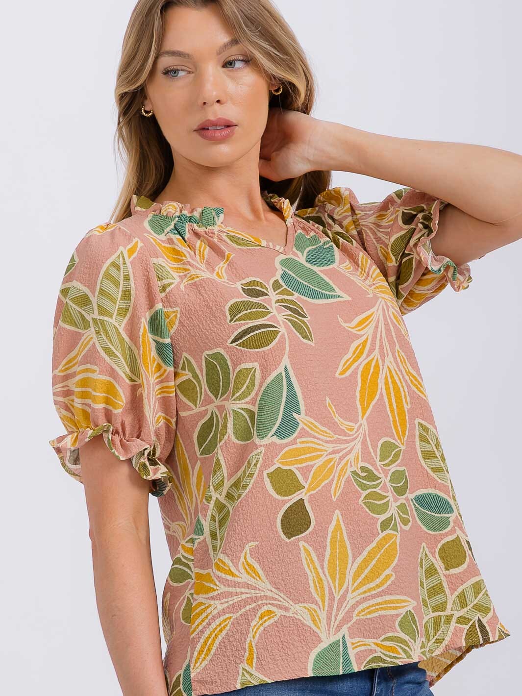 WOMEN'S SHORT PUFF SLEEVE V-NECK FLORAL BLOUSE