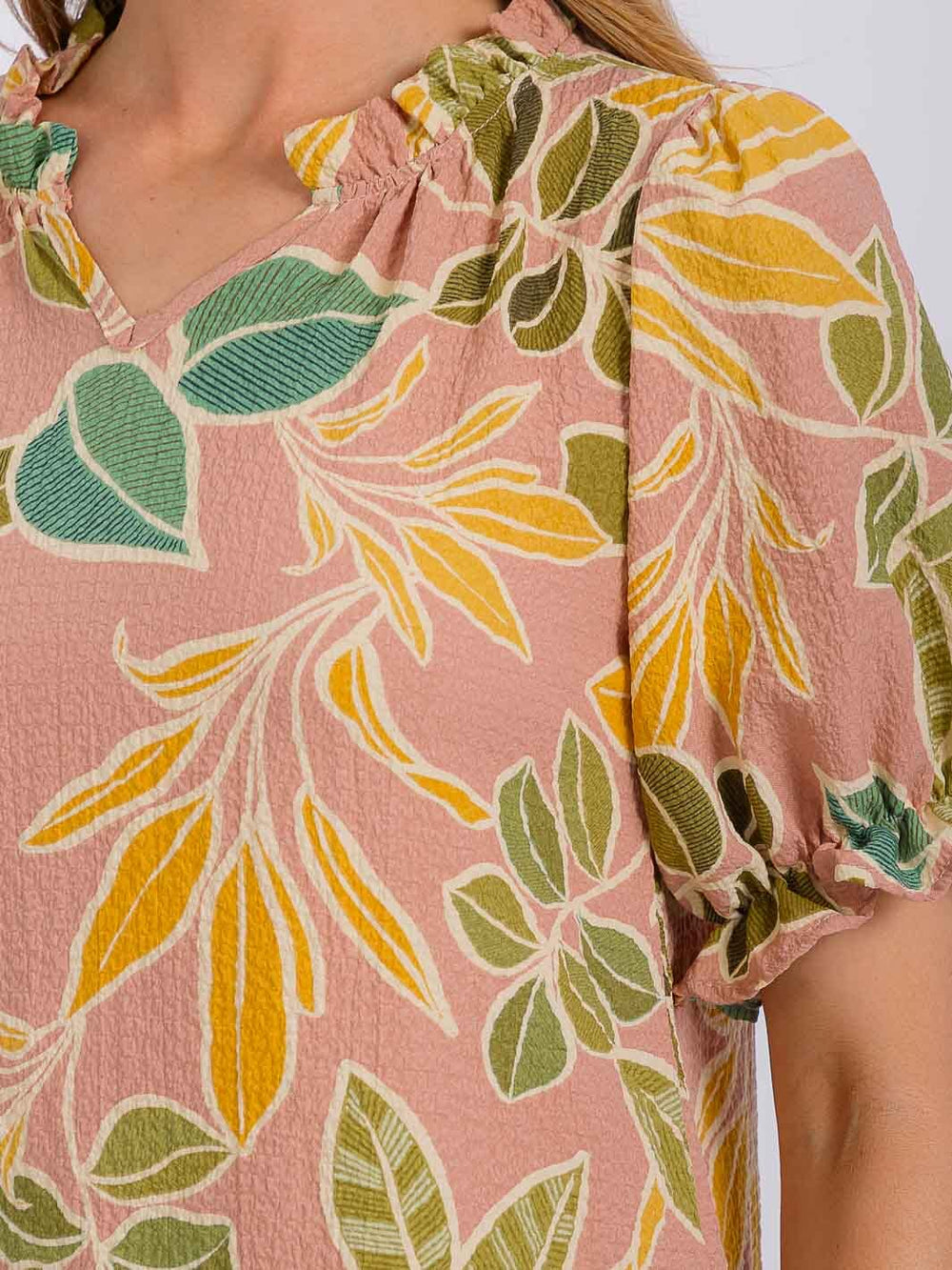 WOMEN'S SHORT PUFF SLEEVE V-NECK FLORAL BLOUSE