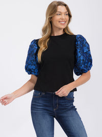 WOMEN'S SHORT PUFF SLEEVE V-NECK FLORAL DETAILED BLOUSE
