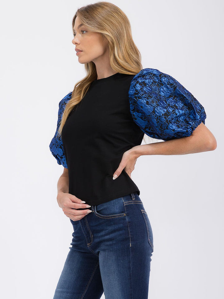 WOMEN'S SHORT PUFF SLEEVE V-NECK FLORAL DETAILED BLOUSE
