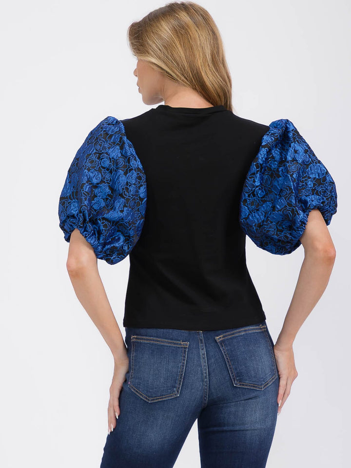 WOMEN'S SHORT PUFF SLEEVE V-NECK FLORAL DETAILED BLOUSE