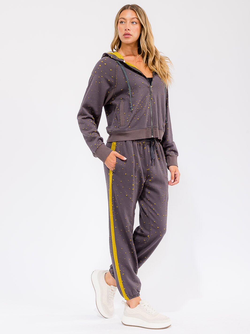 WOMEN'S ELASTIC WAIST FRONT POCKETS DISTRESS JOGGER PANTS