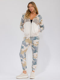 WOMEN'S LONG SLEEVE ZIPPER CLOSURE FRONT POCKETS HOODED CAMO JACKET