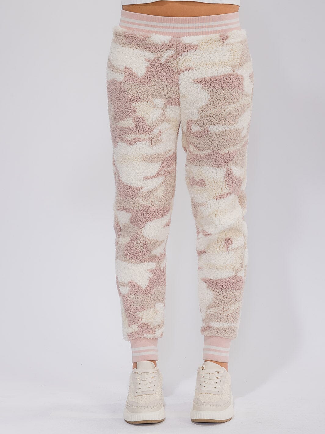 WOMEN'S ELASTIC WAIST SHERPA CAMO PRINT JOGGER PANTS