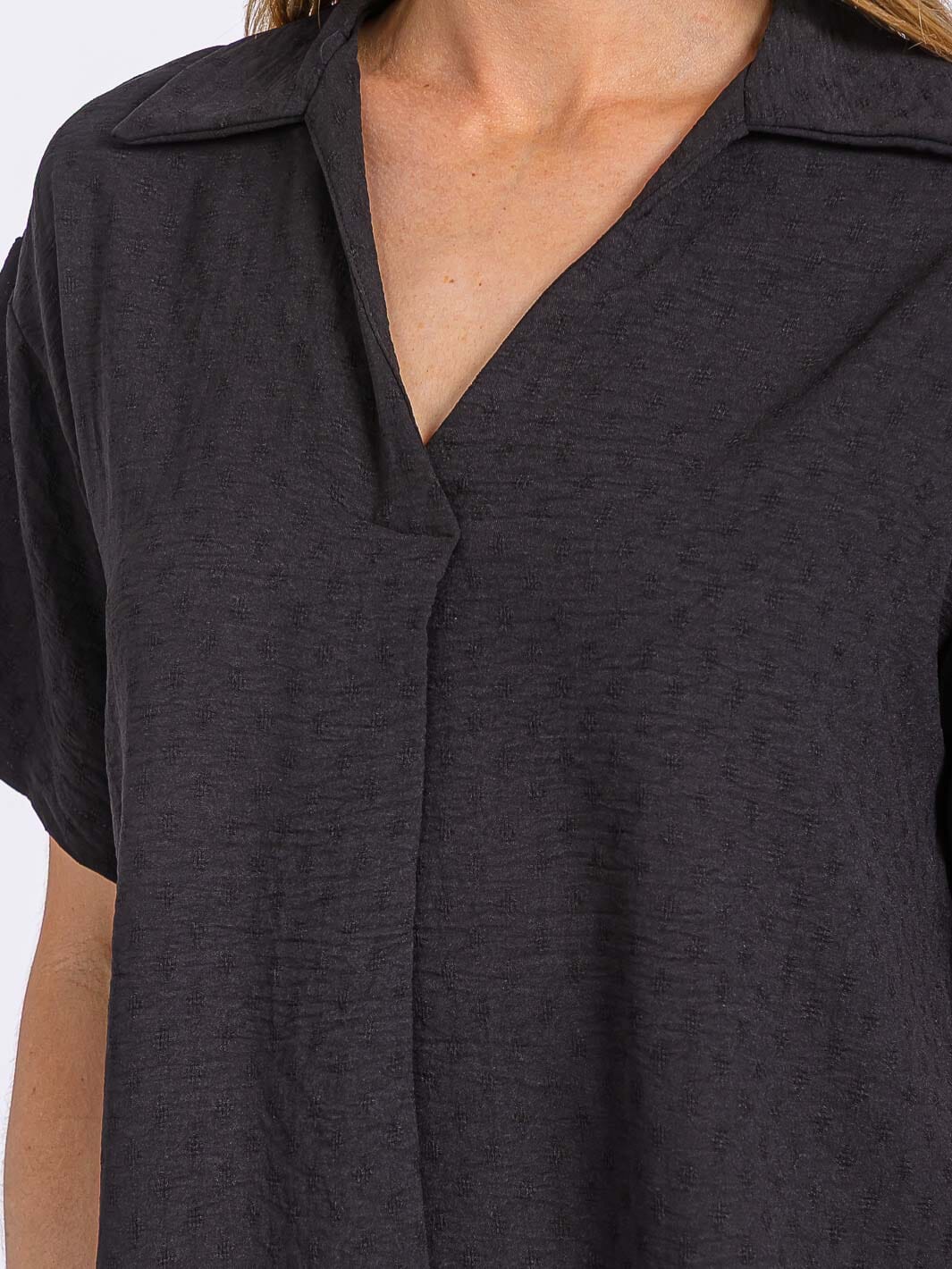 WOMEN'S SHORT SLEEVE V-NECK HIGH-LOW BLOUSE