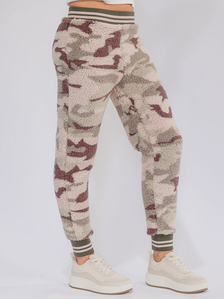 WOMEN'S ELASTIC WAIST SHERPA CAMO PRINT JOGGER PANTS