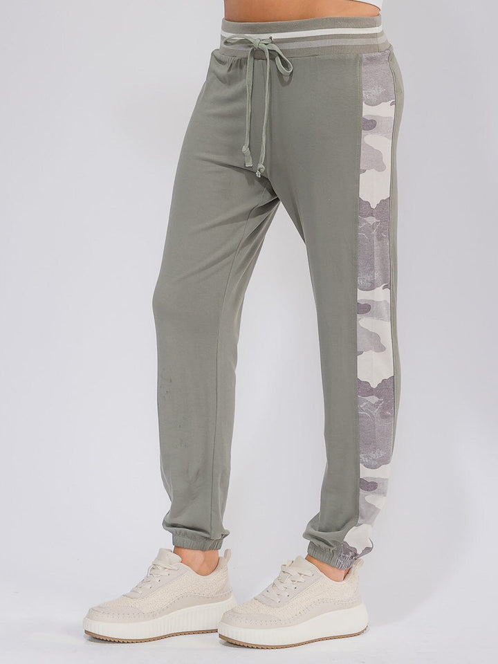 WOMEN'S ELASTIC WAIST CONTAST CAMO PRINT JOGGER PANTS