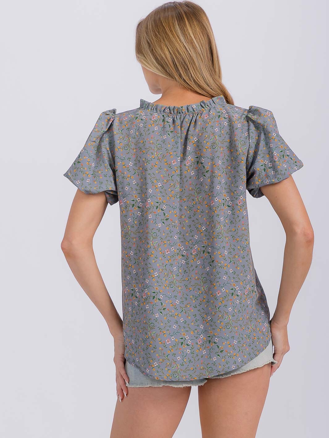 WOMEN'S SHORT PUFF SLEEVE V-NECK FLORAL BLOUSE