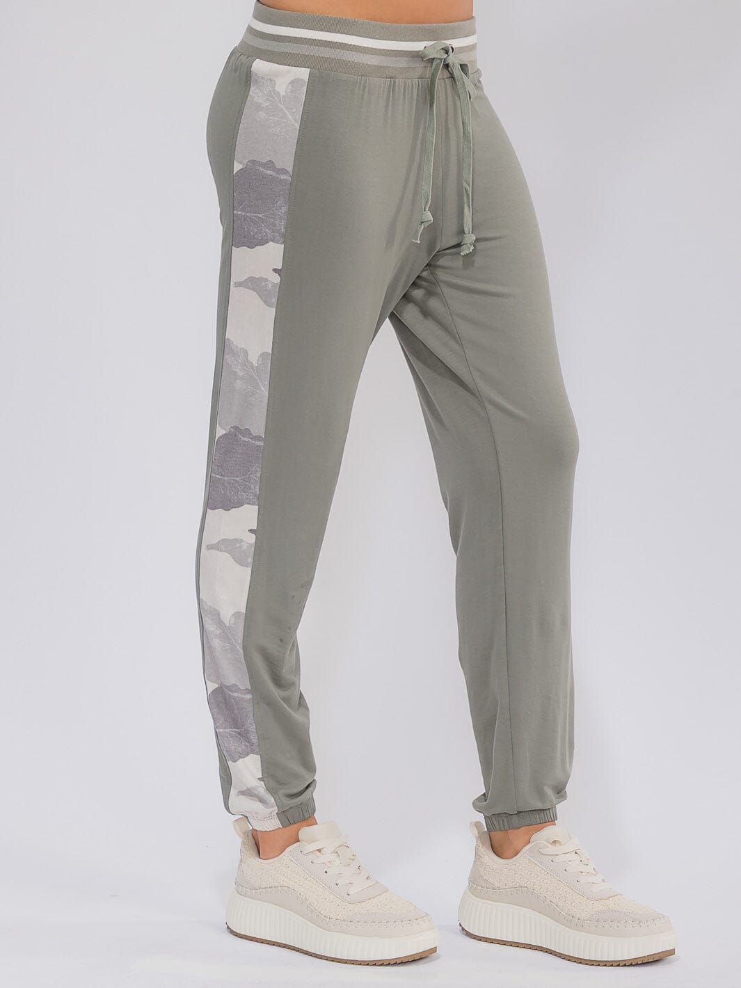 WOMEN'S ELASTIC WAIST CONTAST CAMO PRINT JOGGER PANTS