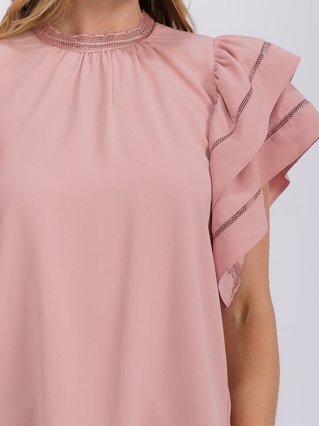 WOMEN'S SHORT RUFFLE SLEEVE TRIM DETAILED BLOUSE