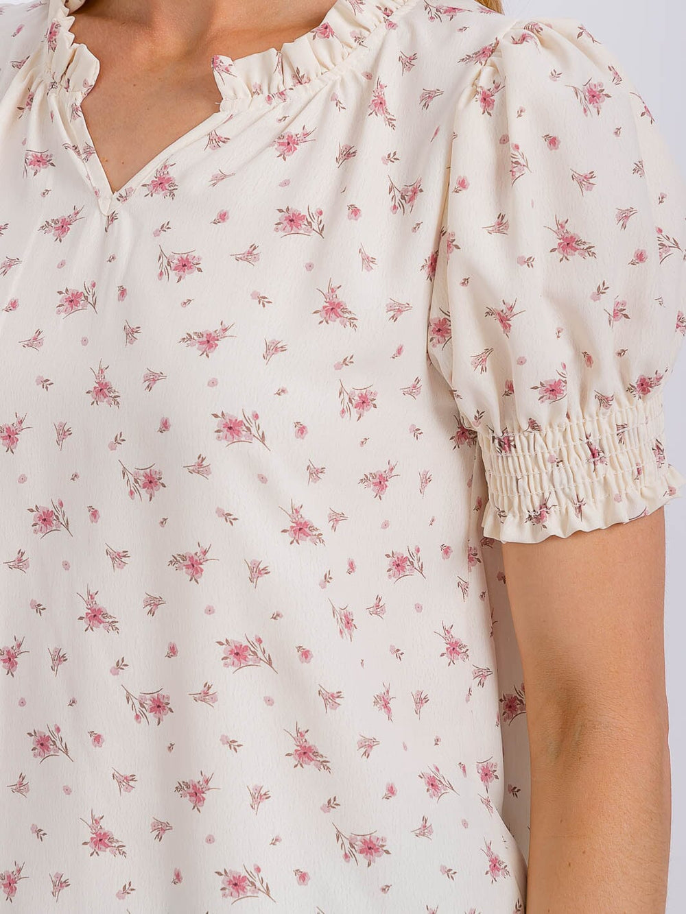 WOMEN'S SHORT PUFF SLEEVE V-NECK FLORAL BLOUSE