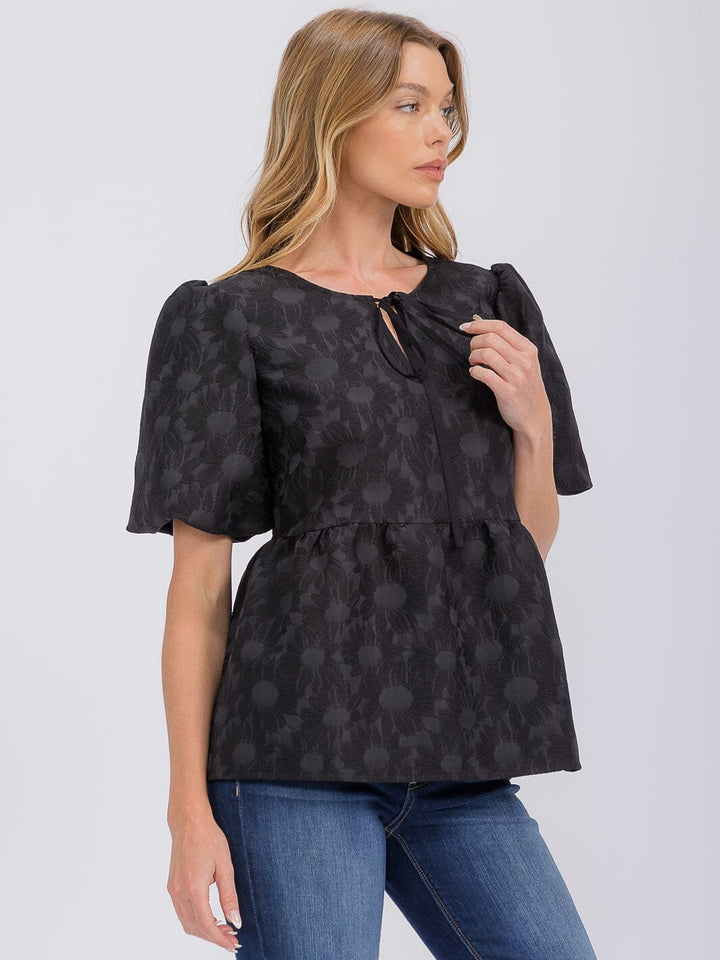 WOMEN'S SHORT PUFF SLEEVE V-NECK FLORAL DETAILED BLOUSE