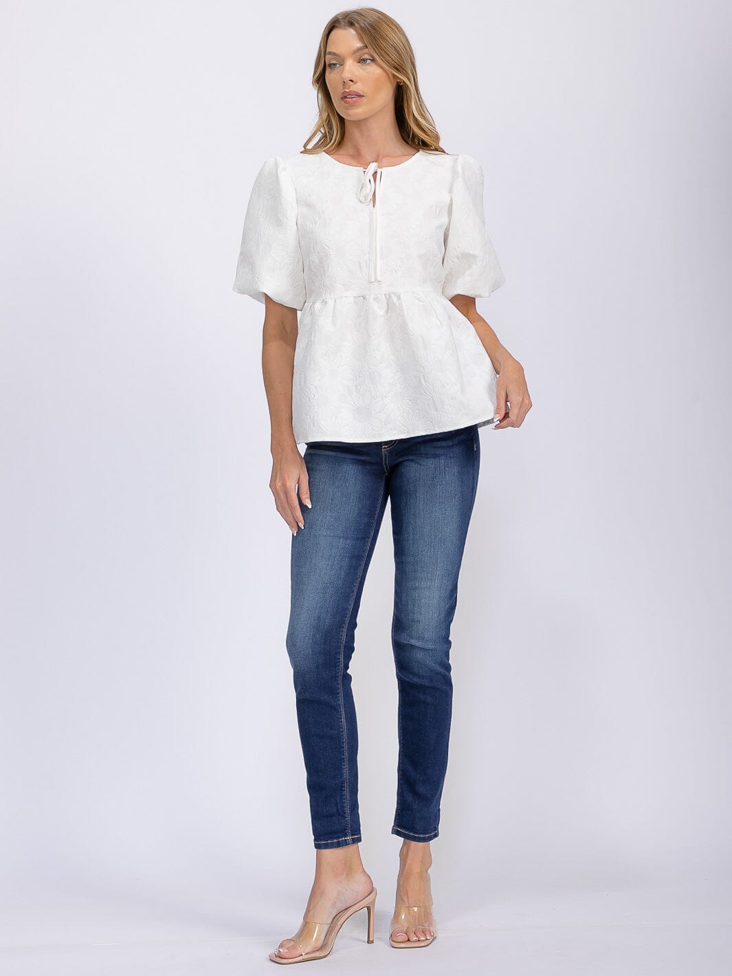 WOMEN'S SHORT PUFF SLEEVE V-NECK FLORAL DETAILED BLOUSE
