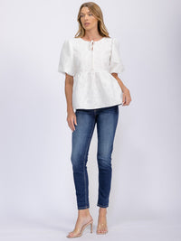 WOMEN'S SHORT PUFF SLEEVE V-NECK FLORAL DETAILED BLOUSE