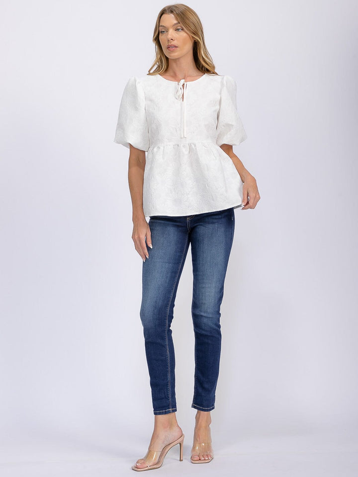 WOMEN'S SHORT PUFF SLEEVE V-NECK FLORAL DETAILED BLOUSE