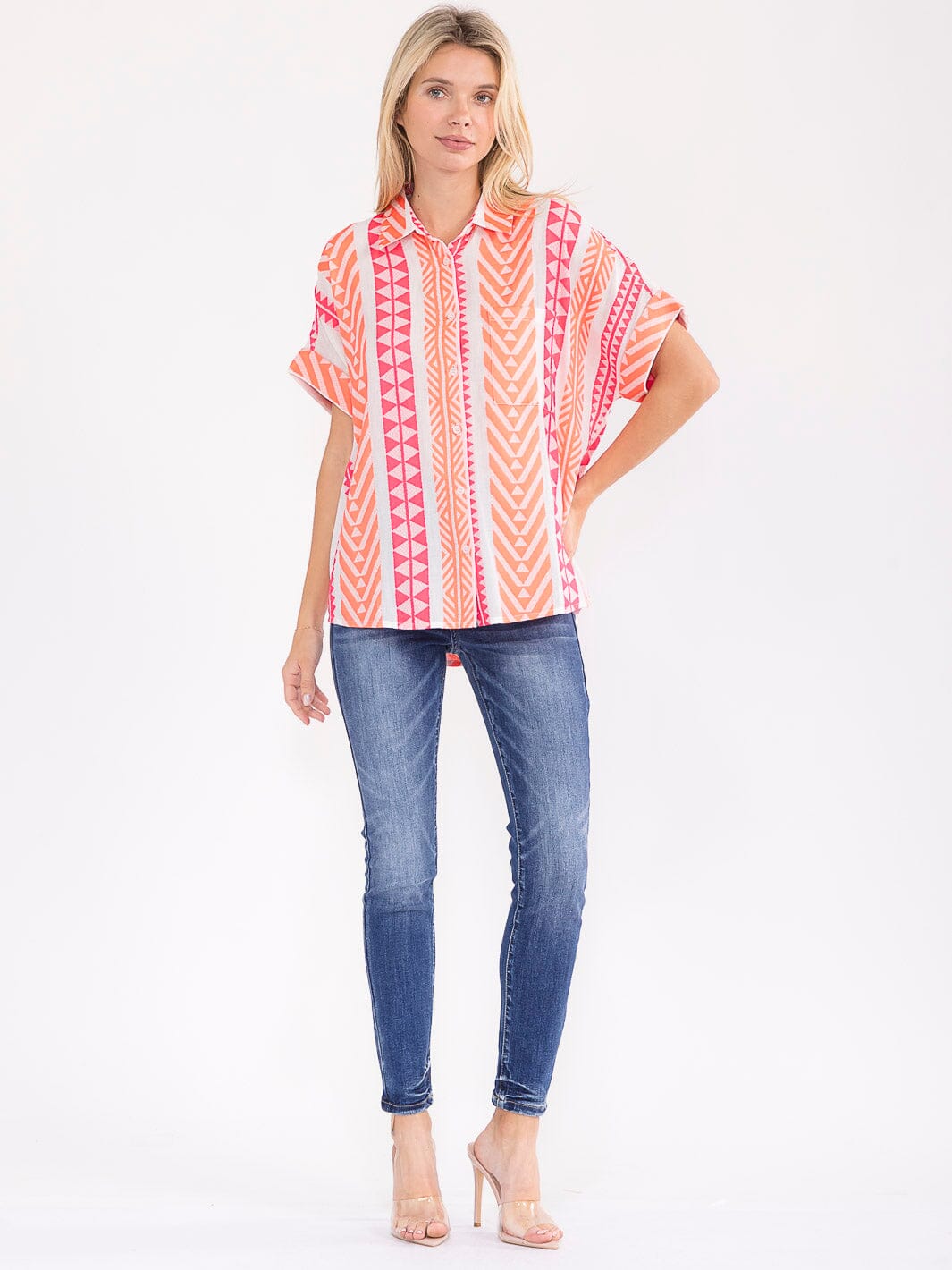 WOMEN'S SHORT SLEEVE FRONT POCKET BUTTON UP HIGH-LOW PRINT BLOUSE