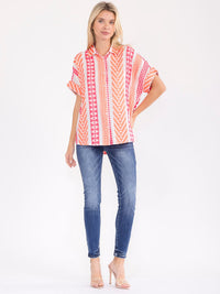 WOMEN'S SHORT SLEEVE FRONT POCKET BUTTON UP HIGH-LOW PRINT BLOUSE