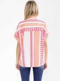 WOMEN'S SHORT SLEEVE FRONT POCKET BUTTON UP HIGH-LOW PRINT BLOUSE