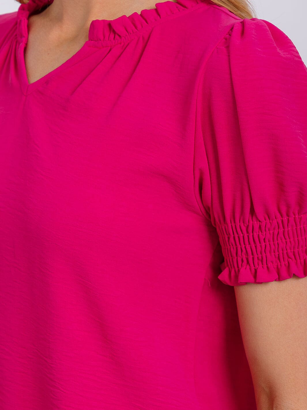 WOMEN'S SHORT PUFF SLEEVE V-NECK BLOUSE