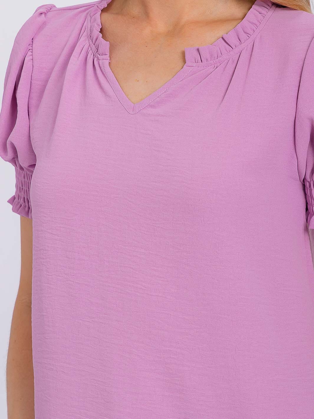 WOMEN'S SHORT PUFF SLEEVE V-NECK BLOUSE