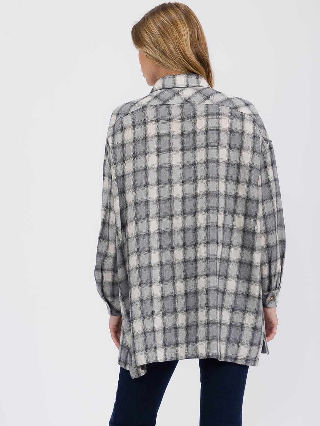 WOMEN'S LONG SLEEVE FRONT POCKET BUTTON UP PLAID SHIRT
