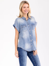 WOMEN'S SHORT SLEEVE FRONT POCKET BUTTON UP WASHED CHAMBRAY BLOUSE