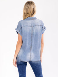 WOMEN'S SHORT SLEEVE FRONT POCKET BUTTON UP WASHED CHAMBRAY BLOUSE
