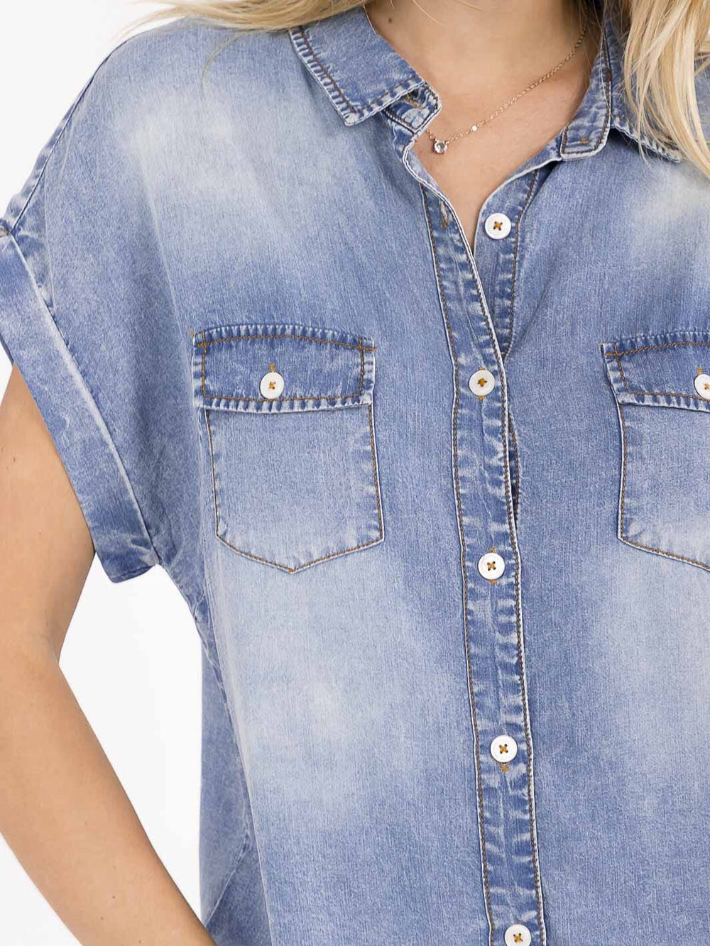 WOMEN'S SHORT SLEEVE FRONT POCKET BUTTON UP WASHED CHAMBRAY BLOUSE