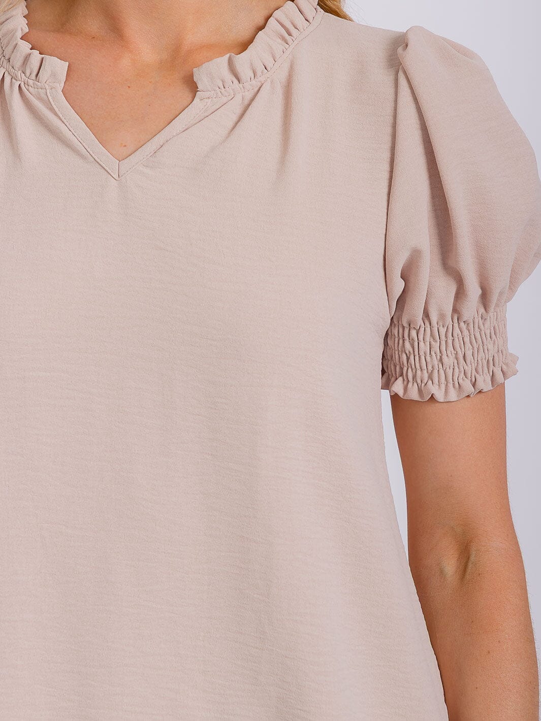 WOMEN'S SHORT PUFF SLEEVE V-NECK BLOUSE