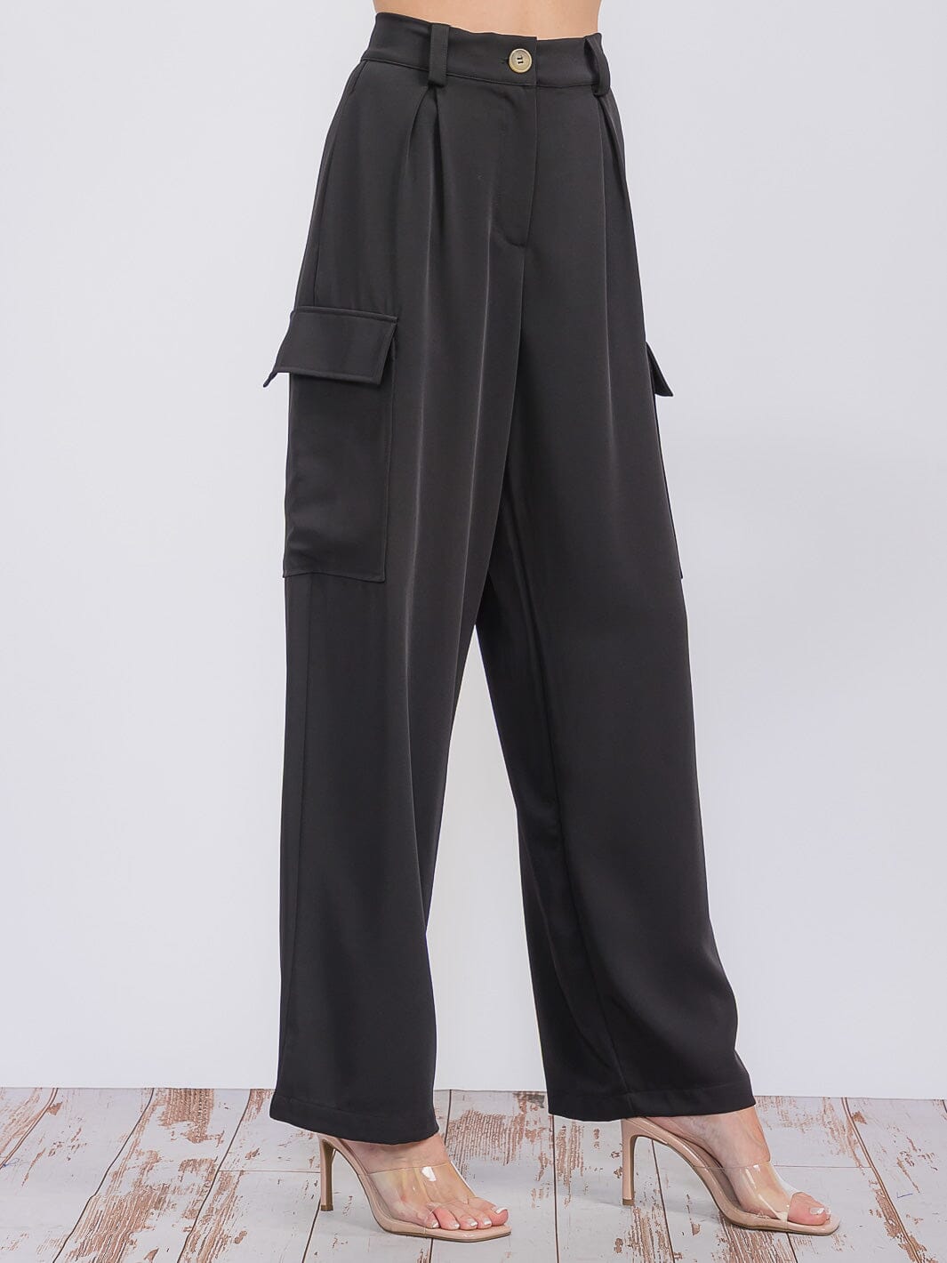 WOMEN'S BUTTON CLOSURE CARGO POCKETS WIDE LEG PANTS