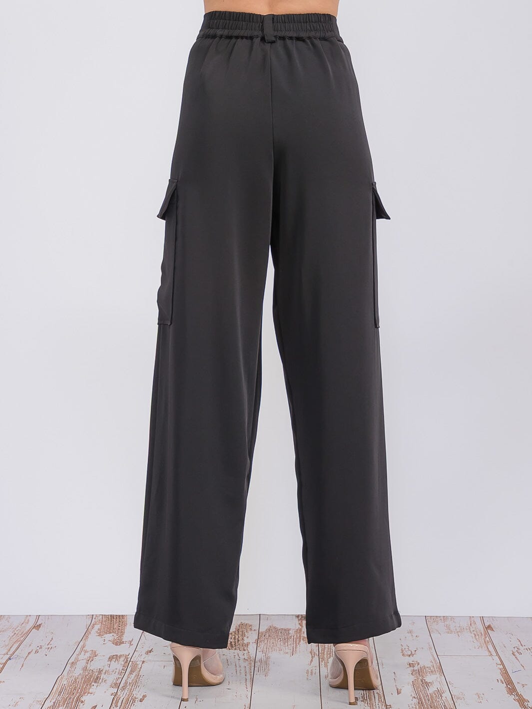 WOMEN'S BUTTON CLOSURE CARGO POCKETS WIDE LEG PANTS