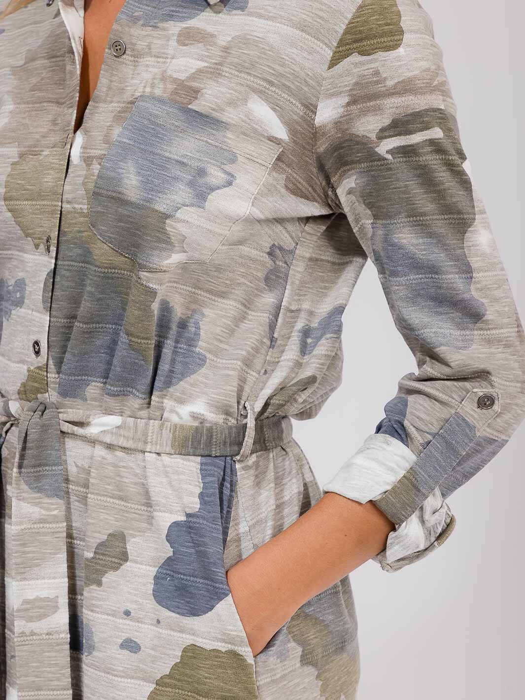 WOMEN'S LONG SLEEVE BUTTON UP FRONT POCKETS SELF TIE CAMO PRINT MINI DRESS