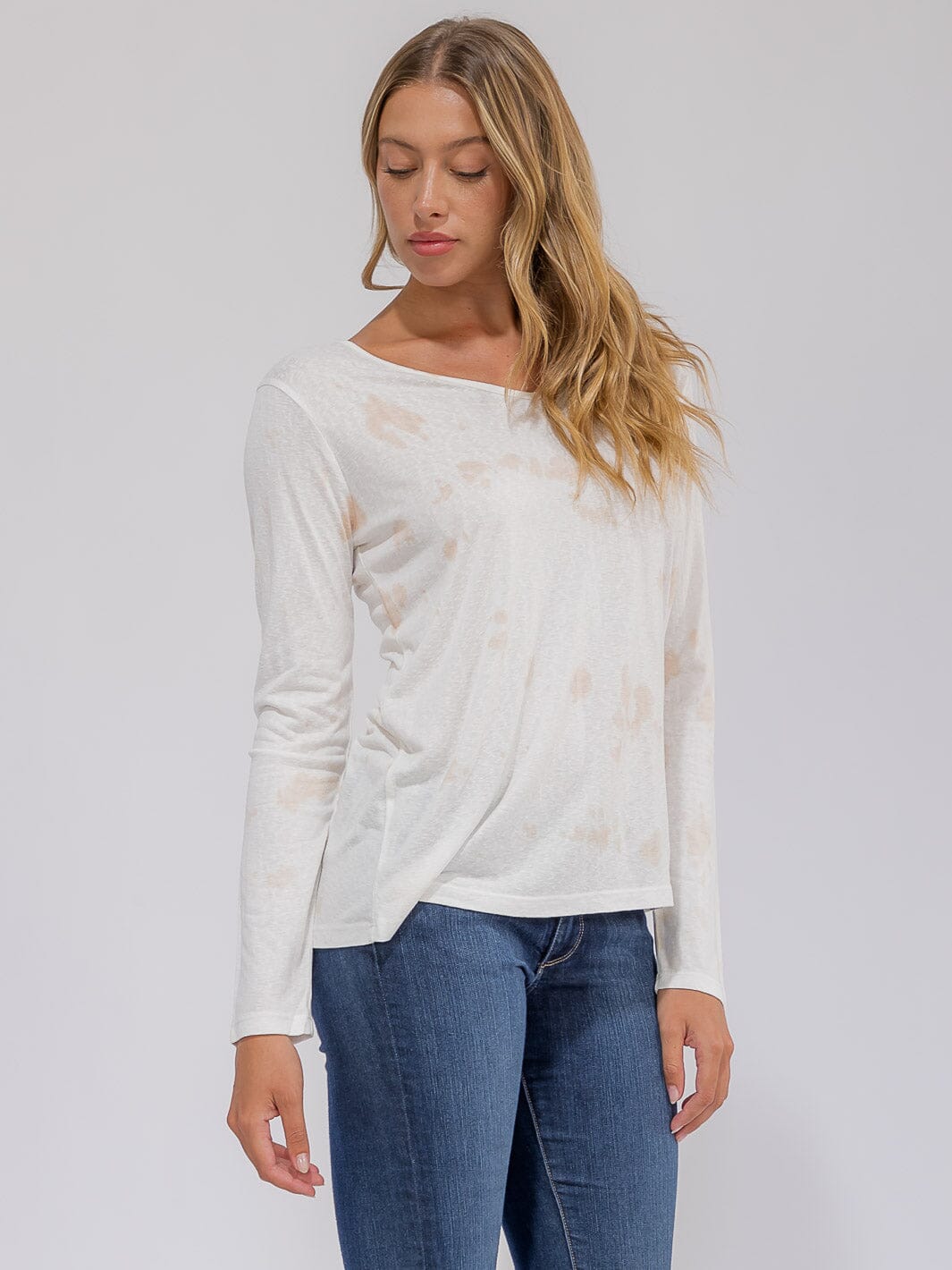 WOMEN'S LONG SLEEVE V-NECK BACK CROCHET DETAILED TIE DYE TOP