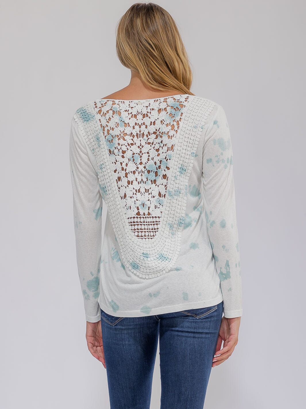 WOMEN'S LONG SLEEVE V-NECK BACK CROCHET DETAILED TIE DYE TOP