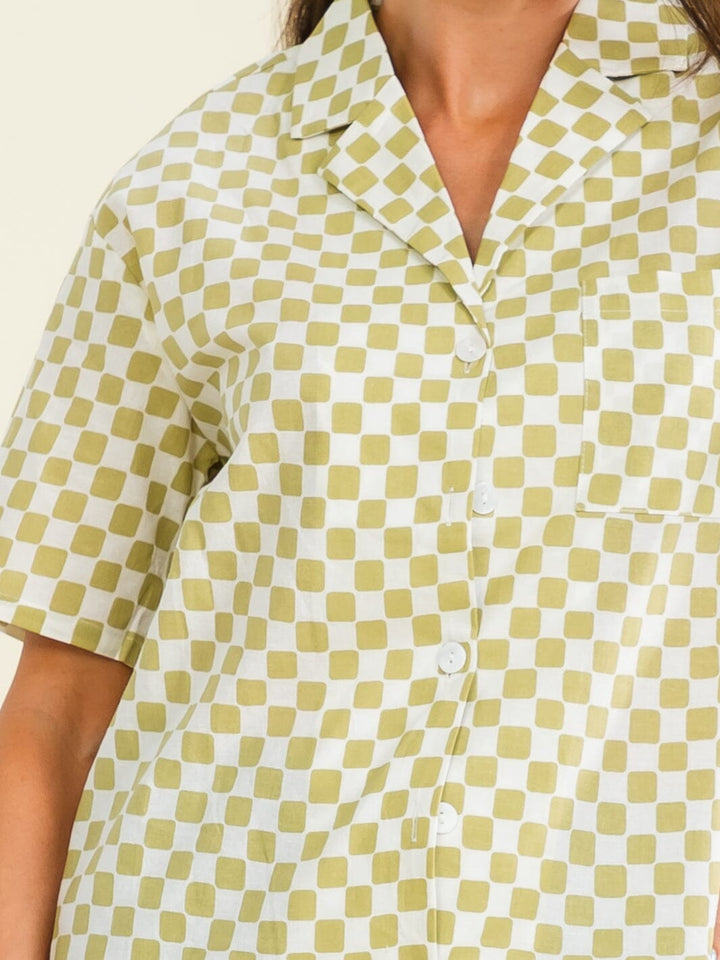 WOMEN'S SHORT SLEEVE BUTTON UP FRONT POCKETS CHECKER PRINT LINEN TOP