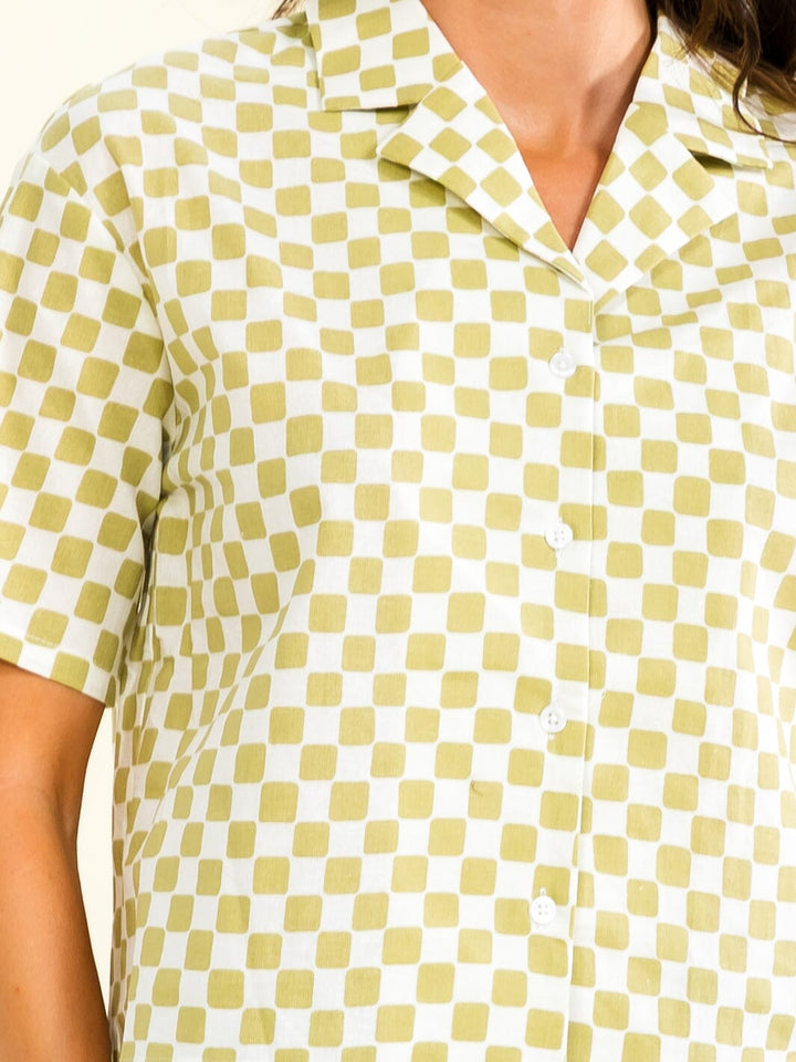 WOMEN'S SHORT SLEEVE BUTTON UP CHECKER PRINT LINEN TOP
