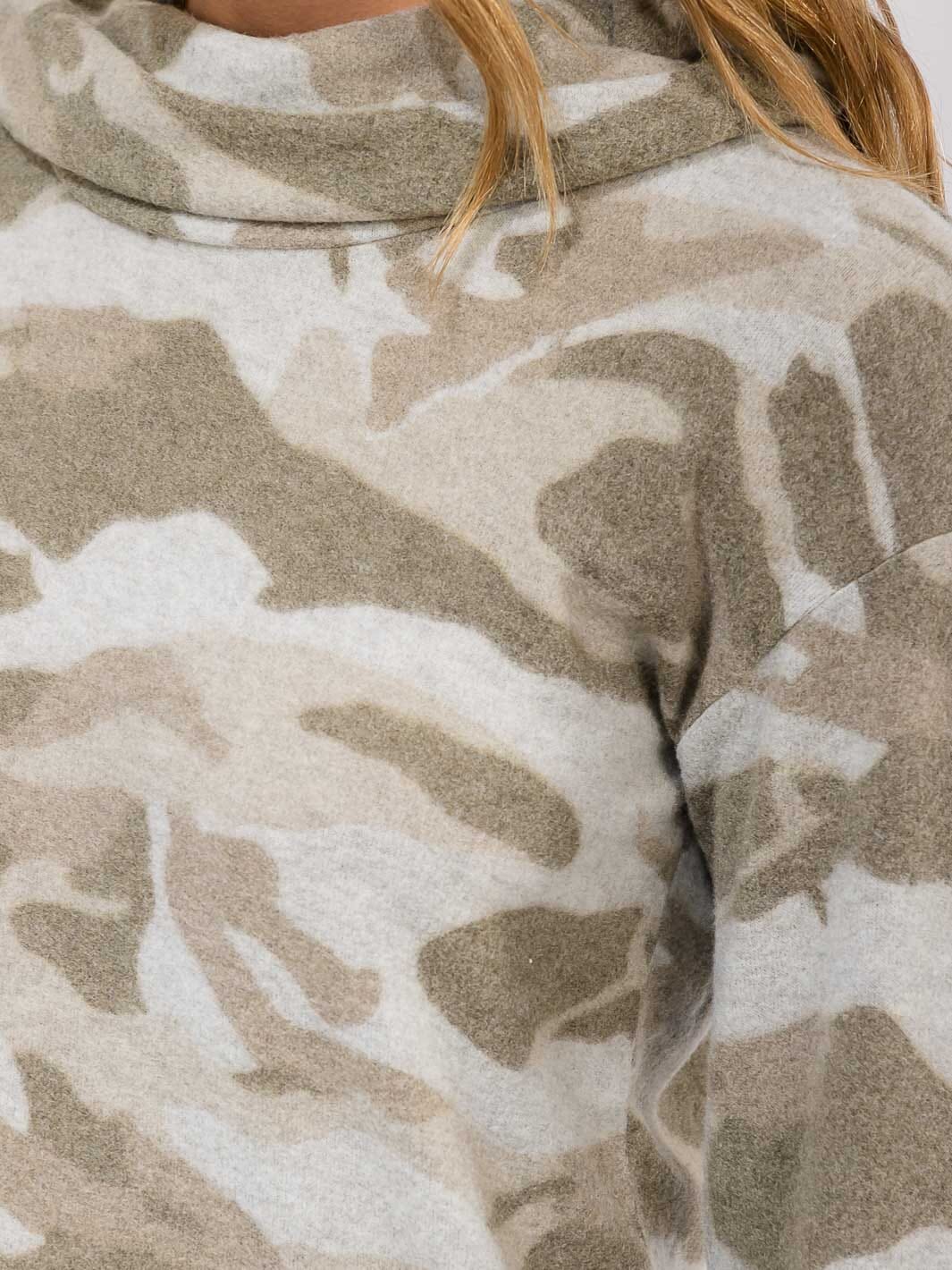 WOMEN'S LONG SLEEVE MOCK NECK CAMO PRINT TOP