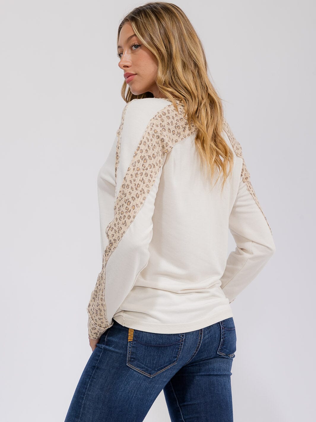 WOMEN'S LONG SLEEVE ANIMAL PRINT DETAILED TOP