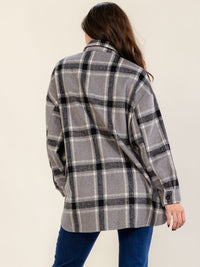 WOMEN'S LONG SLEEVE BUTTON CLOSURE FRONT POCKET PLAID JACKET