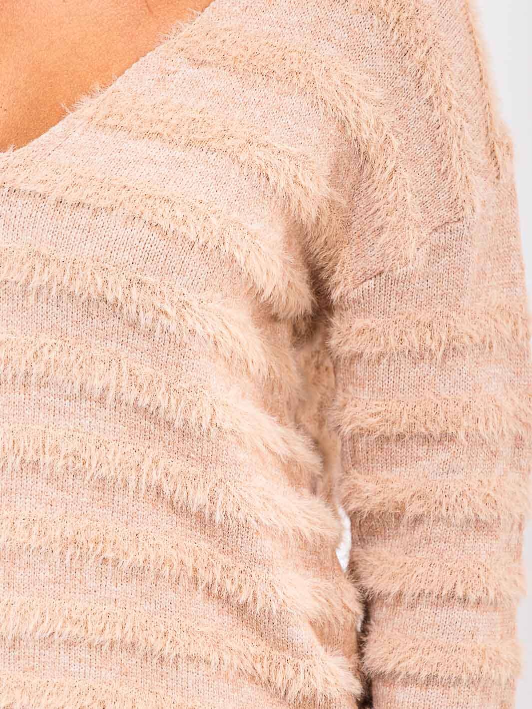 WOMEN'S LONG SLEEVE V-NECK TIERED PULLOVER SWEATER