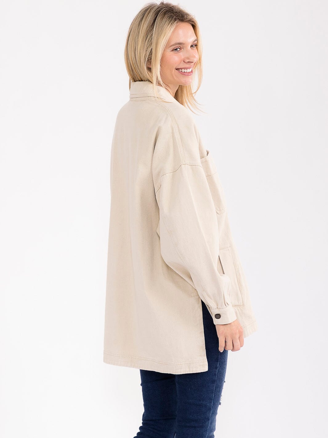 WOMEN'S LONG SLEEVE BUTTON CLOSURE FRONT POCKETS DENIM JACKET