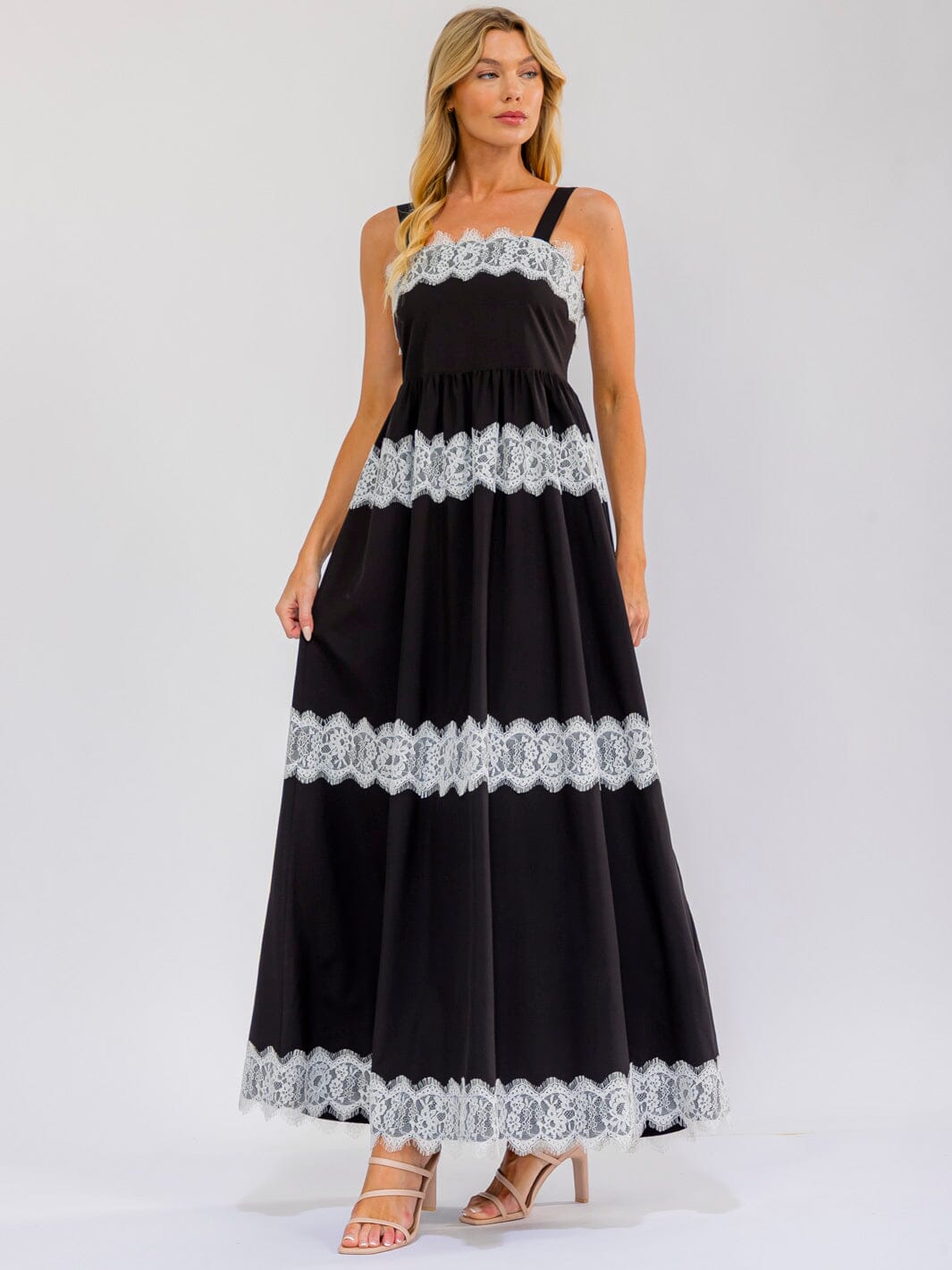 WOMEN'S SLEEVELESS ELASTIC WAIST LACE TIERED SMOCK MAXI DRESS
