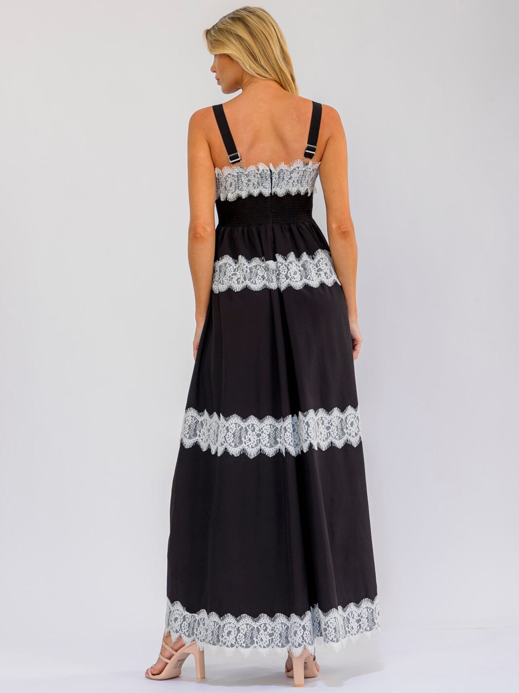 WOMEN'S SLEEVELESS ELASTIC WAIST LACE TIERED SMOCK MAXI DRESS